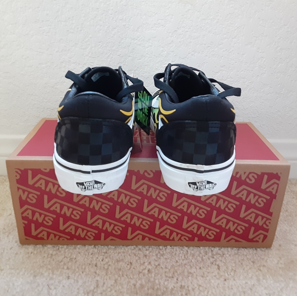 Vans - Picture 3 of 4
